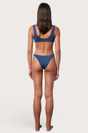 GRID:5770|COLOR:ABYSS SHIMMER|COLOR_ID:37672|IMAGE_INDEX:01|PRIMARY:TRUE|GPR_IMAGE_ID:19076