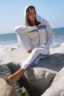 GRID:6779|COLOR:VINTAGE WHITE / USA|COLOR_ID:43921|IMAGE_INDEX:03|PRIMARY:FALSE|GPR_IMAGE_ID:32912