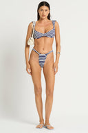 GRID:5848|COLOR:NAVY / WHITE|COLOR_ID:41807|IMAGE_INDEX:02|PRIMARY:FALSE|GPR_IMAGE_ID:19656