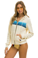 GRID:6779|COLOR:VINTAGE WHITE / BLUE|COLOR_ID:39728|IMAGE_INDEX:07|PRIMARY:FALSE|GPR_IMAGE_ID:32882